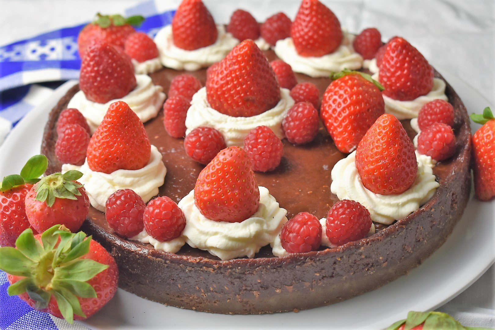 Erdbeer - Himbeer - Kuchen von Doris von Doricias