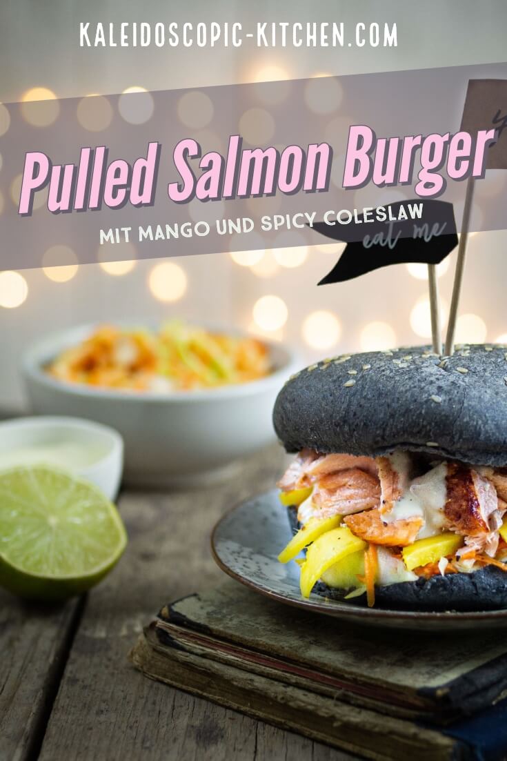 Pulled Salmon Burger mit Mango und Spicy Coleslaw