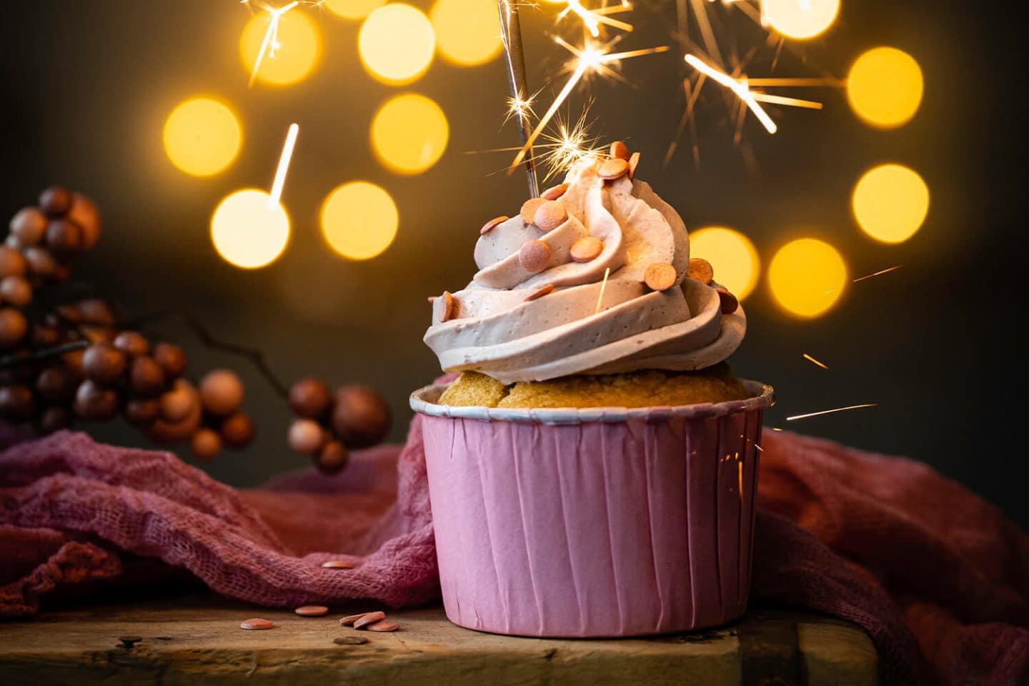 Vanille-Cupcakes mit Schwarzer Johannisbeere