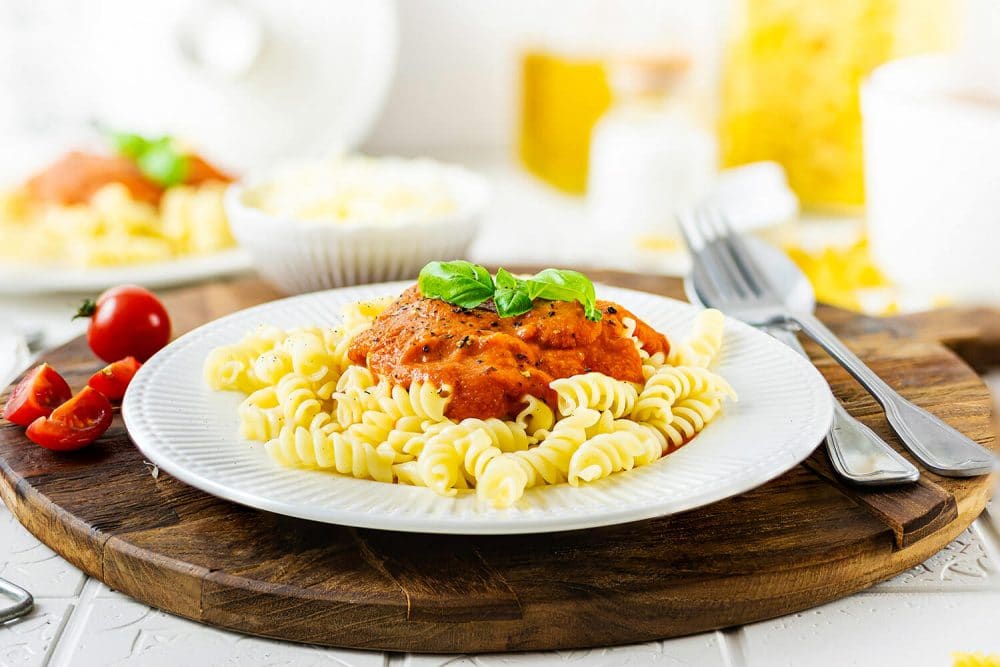 Nudeln mit Tomatensoße - ein Gericht für Kinder – Kaleidoscopic Kitchen