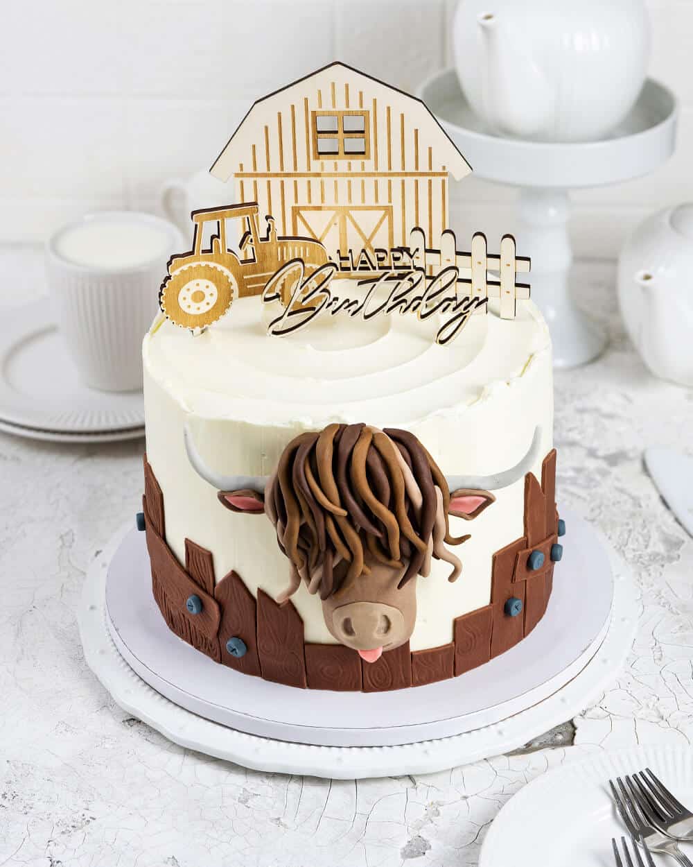 Bauernhof Torte als Geburtstagstorte im Highland Cow Cake Stil